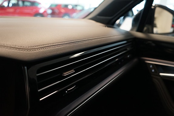 Volkswagen Touareg 12 of 27