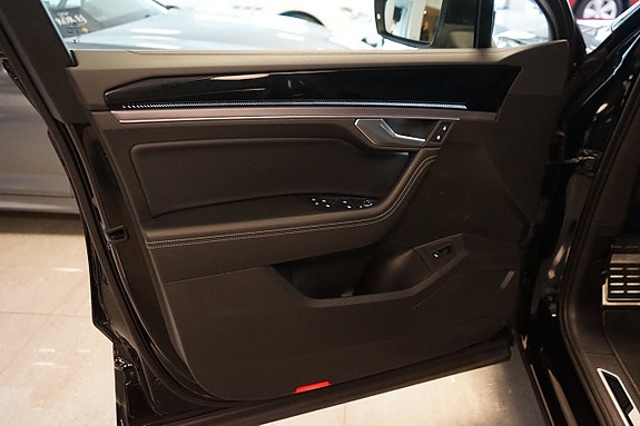Volkswagen Touareg 4 of 5