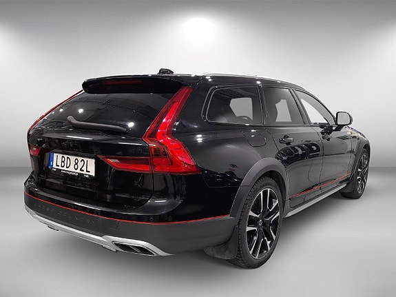 Volvo V90 Cross Country 3 of 5