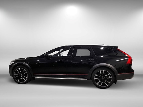Volvo V90 Cross Country 2 of 5