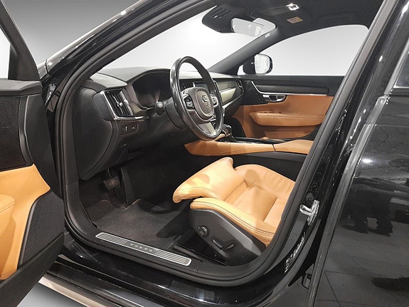 Volvo V90 Cross Country 4 of 5