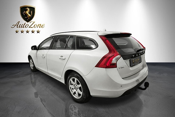 Volvo V60 2 of 5