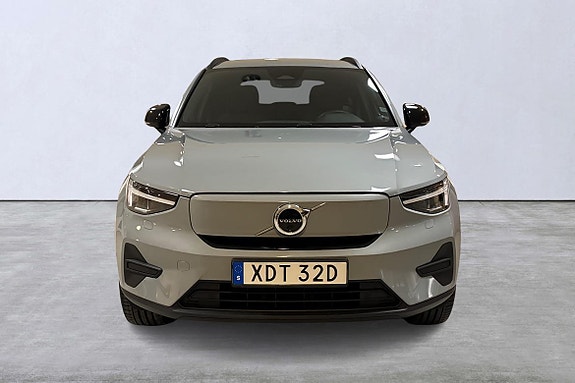 Volvo EX40 7 of 15