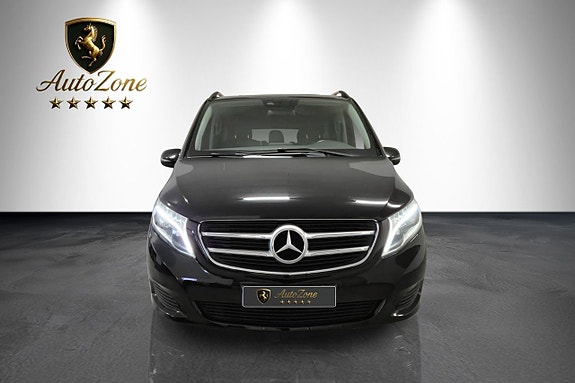 Mercedes-Benz V250 2 of 5