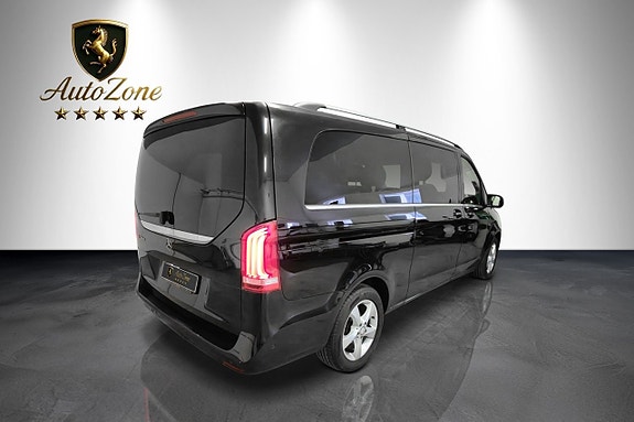 Mercedes-Benz V250 5 of 5