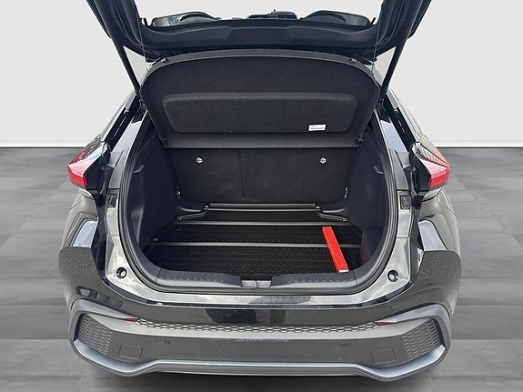 Toyota C-HR 11 of 17