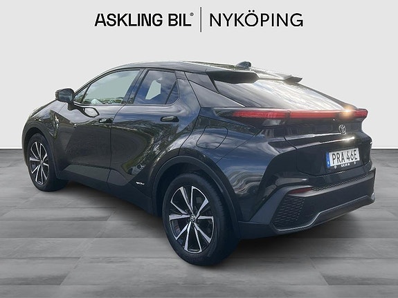 Toyota C-HR 2 of 5
