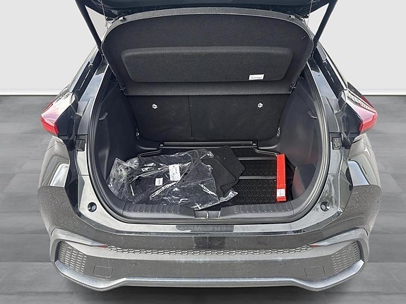 Toyota C-HR 11 of 14