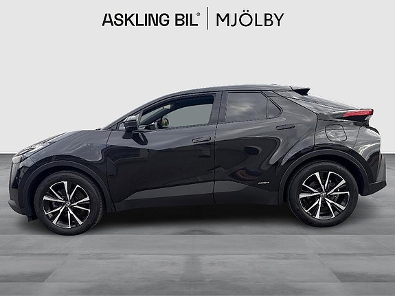 Toyota C-HR 4 of 17