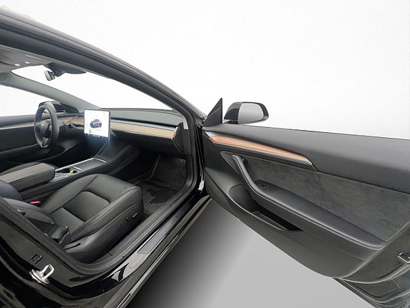 Tesla Model 3 13 of 30