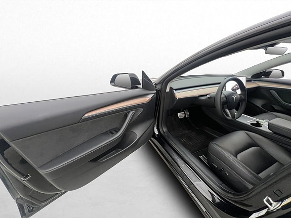 Tesla Model 3 18 of 30