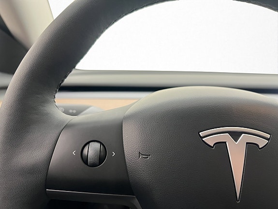 Tesla Model 3 28 of 30