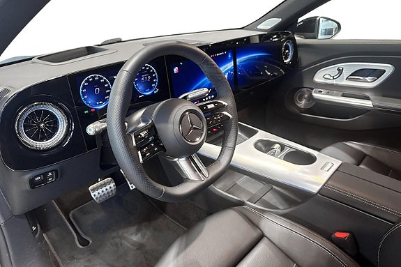 Mercedes-Benz CLA350 13 of 15