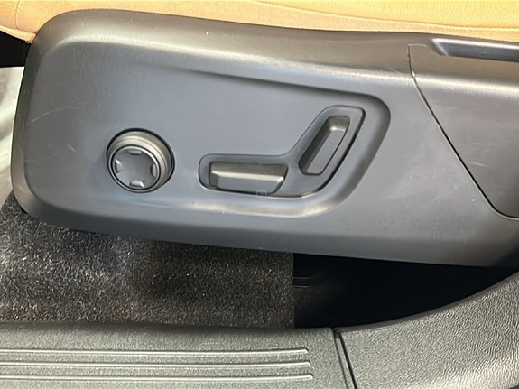 Volvo XC40 15 of 16