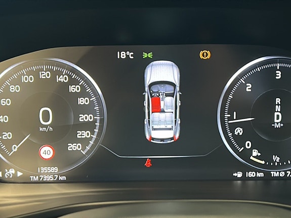 Volvo XC40 10 of 16