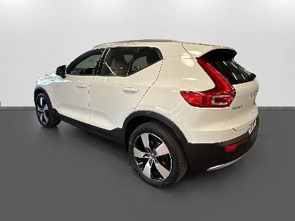 Volvo XC40 6 of 16