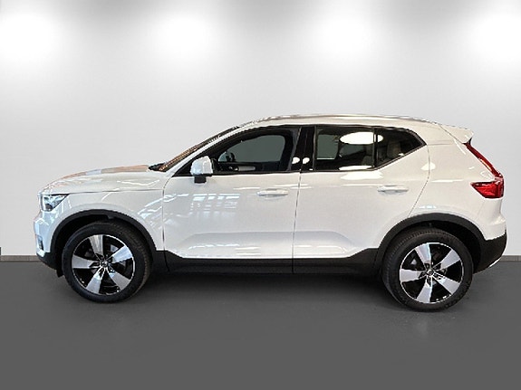Volvo XC40 4 of 5