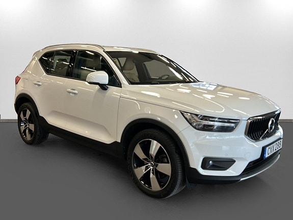 Volvo XC40 3 of 5