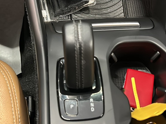 Volvo XC40 12 of 16