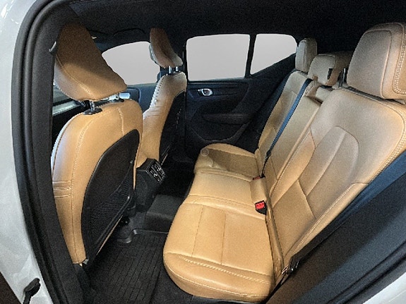 Volvo XC40 9 of 16