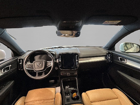 Volvo XC40 7 of 16