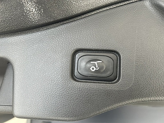Ford Mondeo 10 of 27