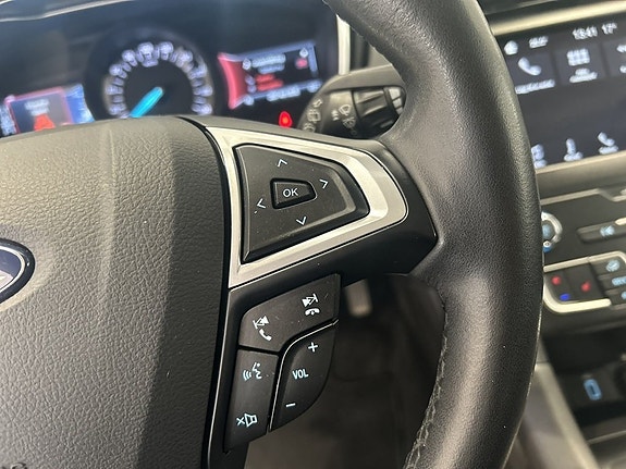 Ford Mondeo 19 of 27