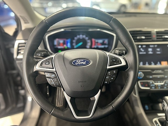 Ford Mondeo 18 of 27