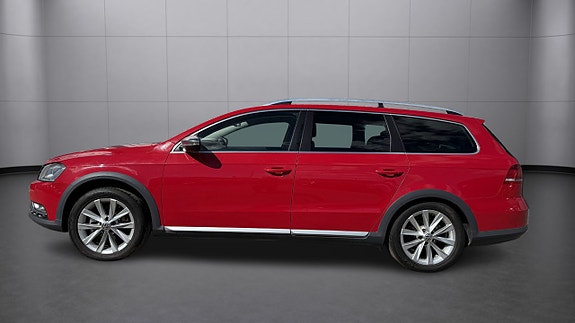 Volkswagen Passat Alltrack 2 of 5