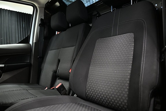 Ford Transit Connect 16 of 27