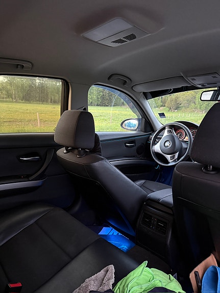BMW 320i 5 of 5