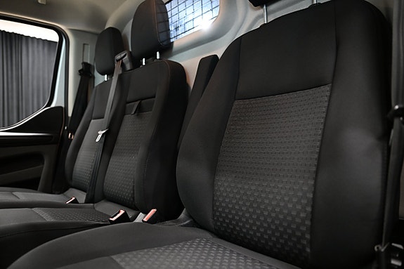 Ford Transit Custom 16 of 27
