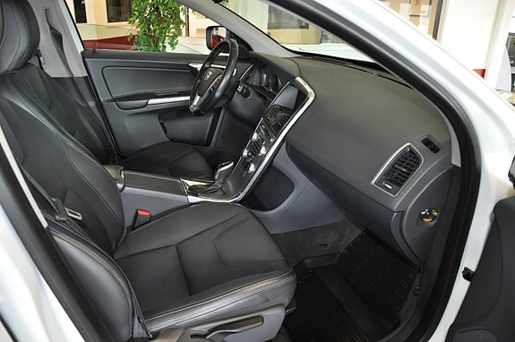 Volvo XC60 9 of 14