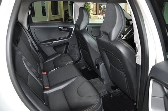 Volvo XC60 10 of 14