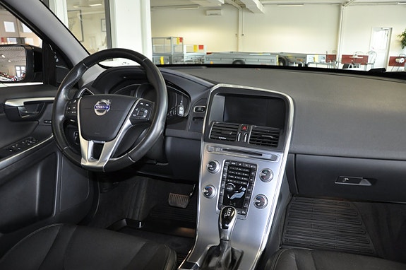Volvo XC60 8 of 14