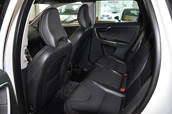 Volvo XC60 12 of 14