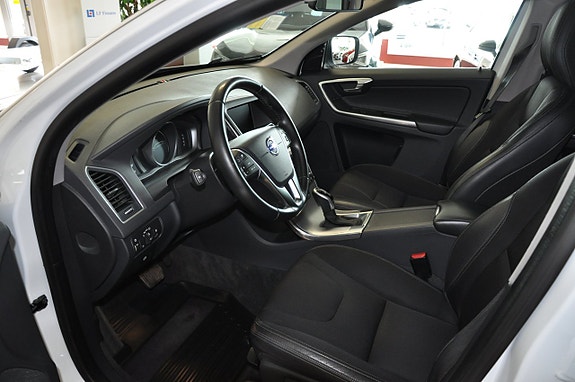 Volvo XC60 13 of 14