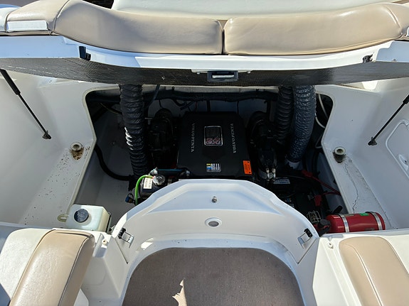 Regal 2450 LSC 7 of 9