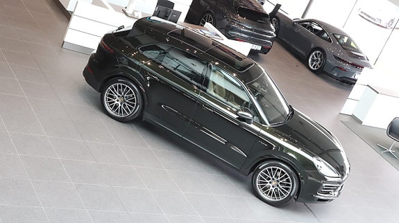 Porsche Cayenne 5 of 5