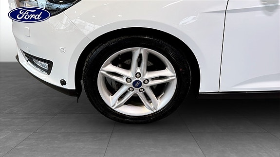 Ford Focus 9 of 12