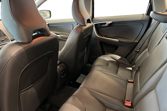Volvo XC60 13 of 21