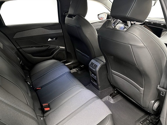 Peugeot 308 SW 14 of 17