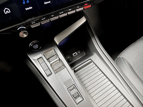 Peugeot 308 SW 12 of 17