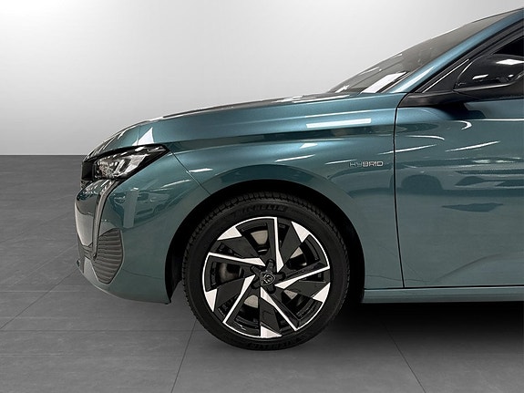 Peugeot 308 SW 16 of 17