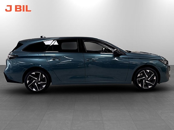Peugeot 308 SW 15 of 17