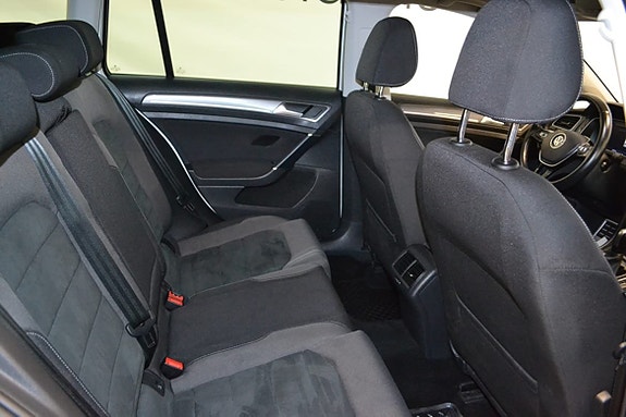 Volkswagen Golf Alltrack 11 of 12