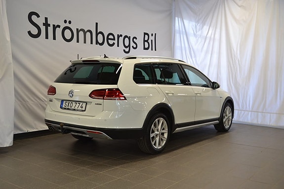Volkswagen Golf Alltrack 2 of 5