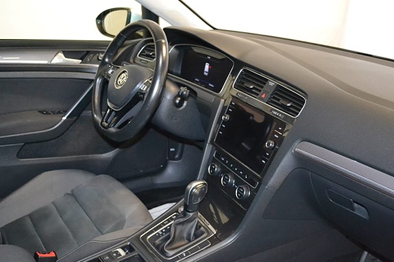 Volkswagen Golf Alltrack 9 of 12