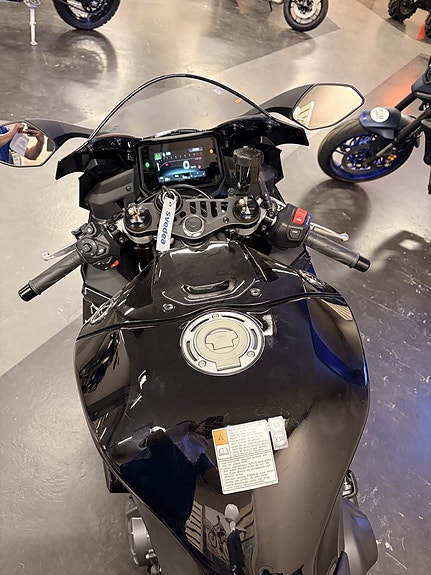 Yamaha YZF-R9 2025 Tech Black SMX 5 of 5