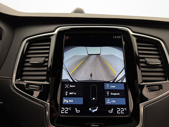 Volvo XC90 24 of 30